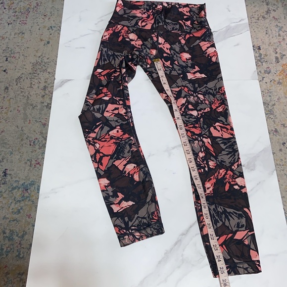 Lululemon Discontinued Leggings 25” inseam - Picture 10 of 16